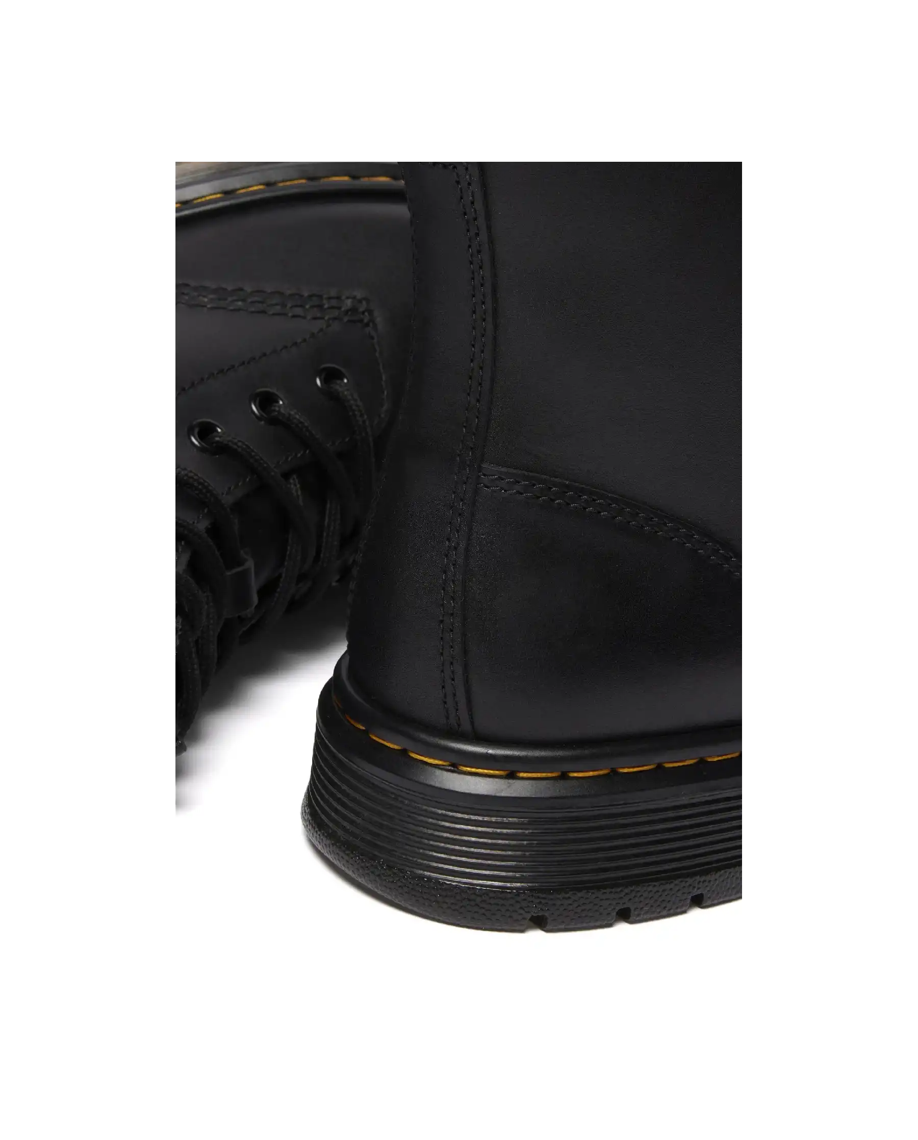 DR. MARTENS BROOKLINE CHUKKA NERO